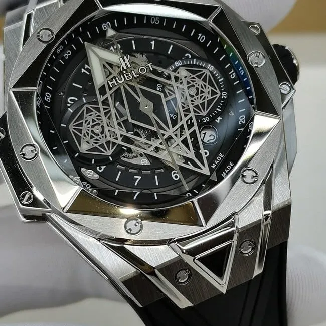 Hublottop-tier watch Big bang series fully automatic movement men's black dialrubber strap watch side view