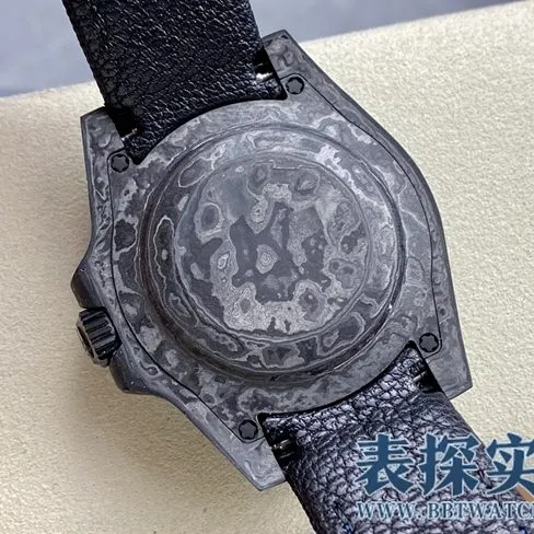 VSRolexGMT-Mastertop-tiersuper carbon fiber case is light to wear_How much does it cost_Pictures_How is the workmanship? Side view
