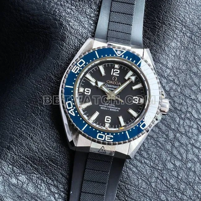 collectible watch VS FactorySeamaster 600m black dial blue bezel rubber braceletbraceletlive photos