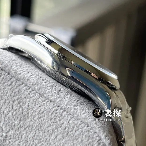 KRF Oyster Perpetual Rolex1:1replica watch turquoise blue dial color balloon surface rubber model m126000-0009caseback live photo