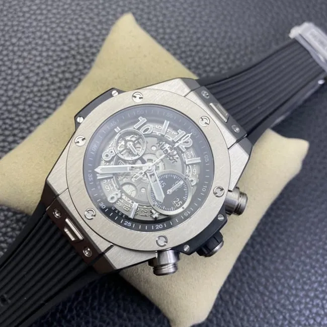 Hublottop-tier watch big bang series men's black dialrubber strap full automatic movement front view