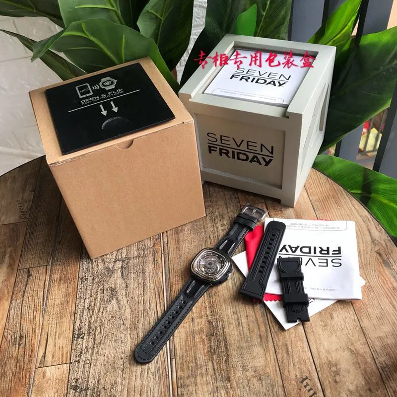 Seven day display five sevenFRIDAY P3C/01 type watch watch clasp picture
