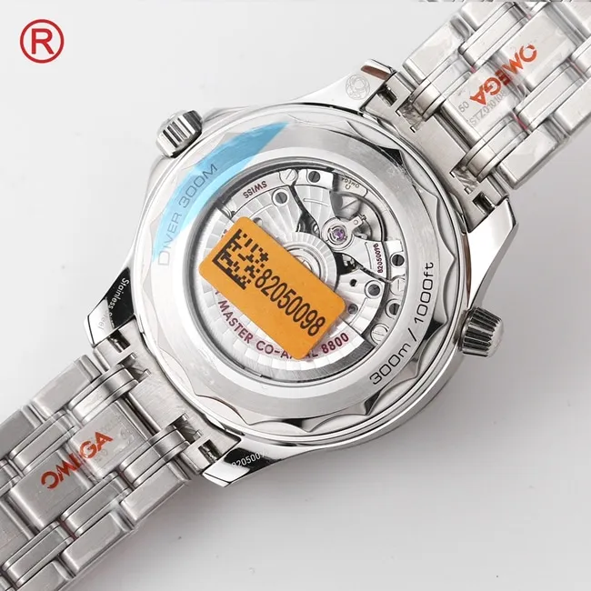 Omegatop-tier men's white dialsteel braceletSeamaster 300m series mechanical watch side view