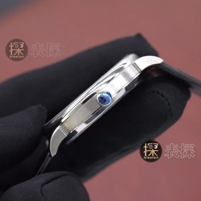 Lange watch, F8 Lange watch, front view