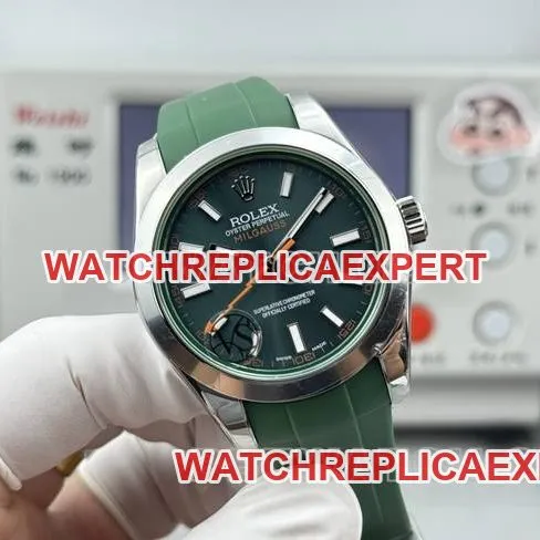 collectible watch magnetic type VS FactoryRolexgreen dial green rubber model side live photo