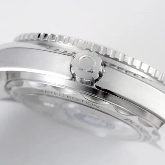 watch Omega ladies Seamaster series Ocean Universe 600m ceramic bezel39.5 diameter automatic movement watch front view