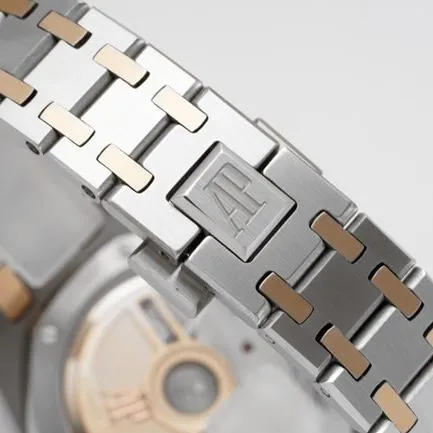 8F factory top-tier replicaAudemars Piguetsuper watch women's white dialsteel bracelet34mm Royal Oakautomatic movement watch front view