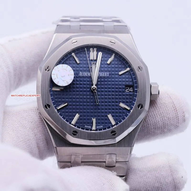 Audemars Piguet Royal Oak 15500 Review - 15400's New Generation Tough Guy Masculine Charm Watch Front View