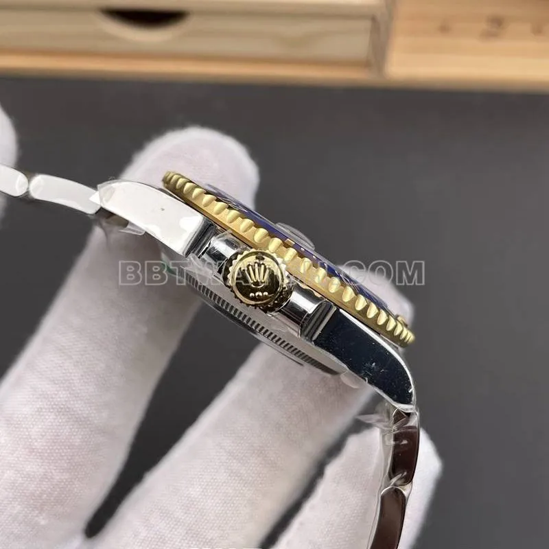 Rolex1:1replica watch RC factory Submariner40mm gold blue Submariner3135movementclasplive photos