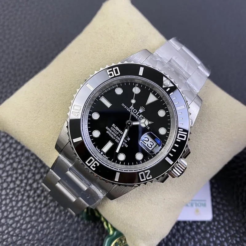 Rolexreplica watch Black Submariner watch movement picture