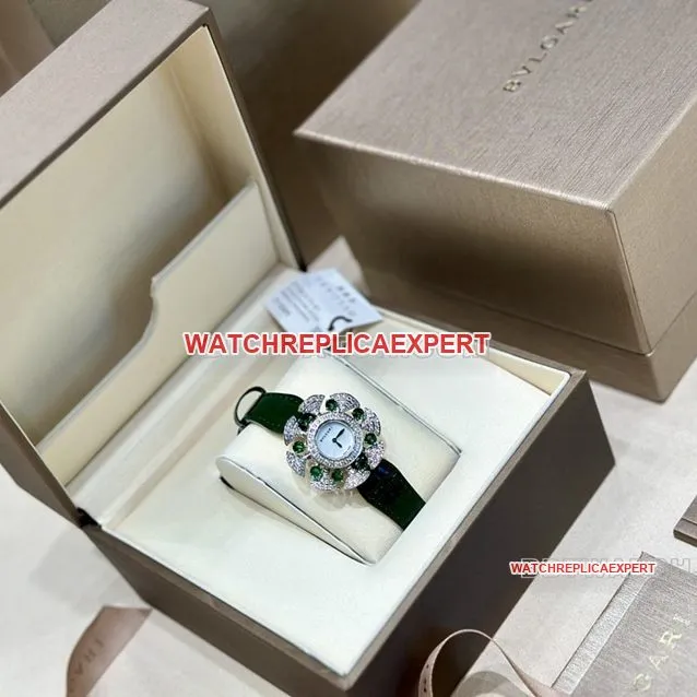 Bvlgari1:1super white mother of pearl dial green model 103505braceletlive photos