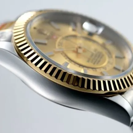 top-tier Rolex men's gold plate gold belt Navigator series full automatic movement watch side view