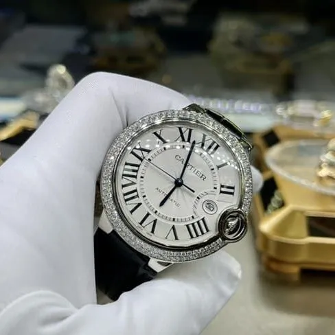 top-tier watch Cartier men's white dial black belt blue balloon 42mm automatic movementleather strap watch detail shots