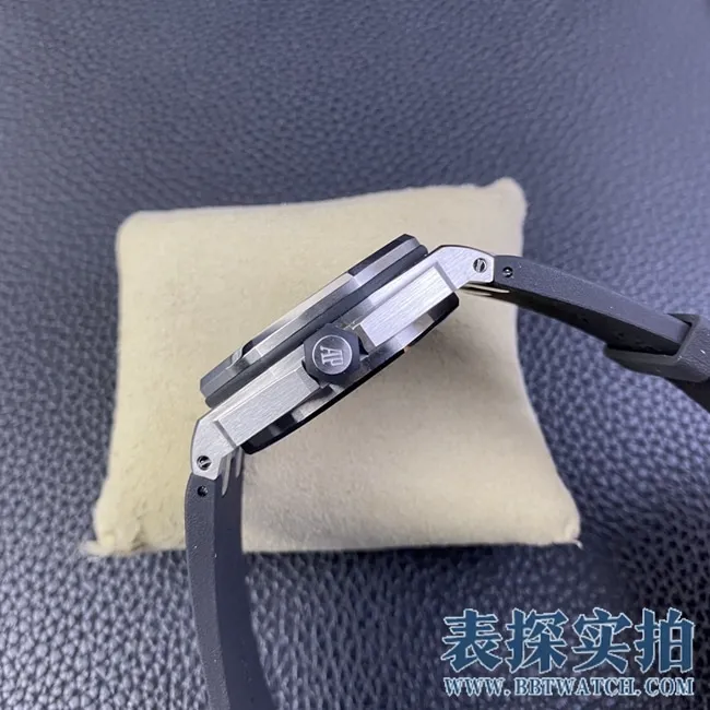 APSAudemars Piguetblack dialRoyal Oaktop-tier replica15710 watch_price_picture_quality clasp
