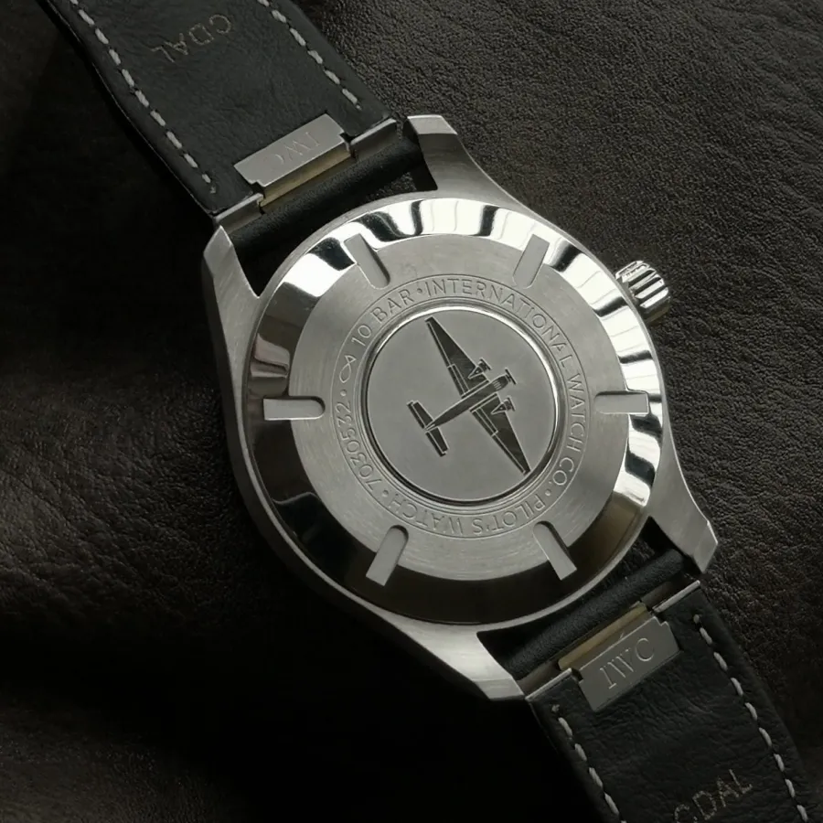 V7 factory pilot IWC1:1replica watch lumeblack dialleather strap model IW328201clasplive photos
