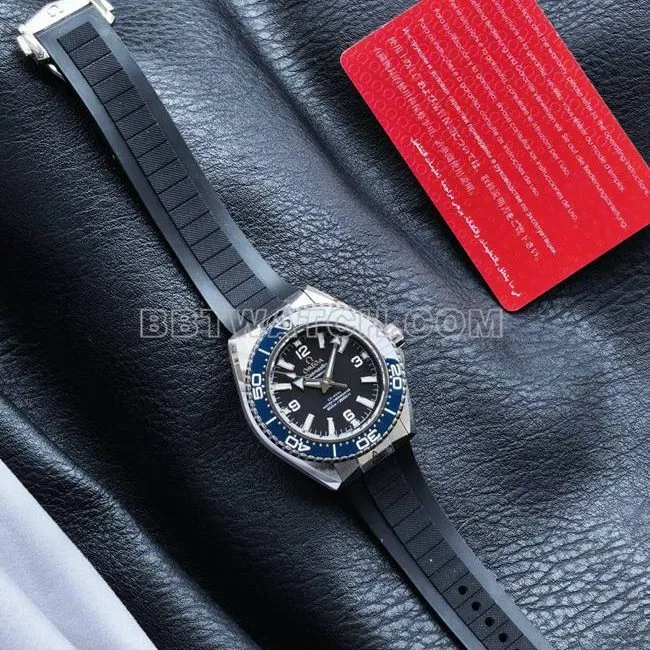 collectible watch VS FactorySeamaster 600m black dial blue bezel rubber braceletcaseback live photo