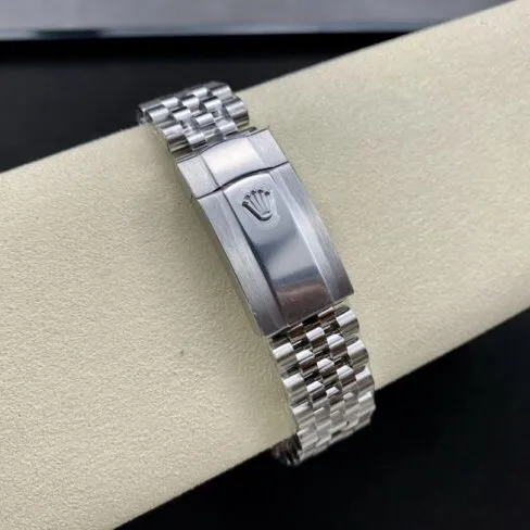 top-tier replicaAR Return of the King Rolexgreen dial Oyster Perpetual Datejust41 series men's watch front view
