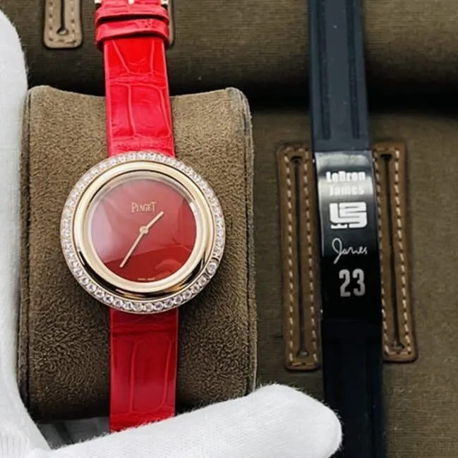 Top-tier watch Piaget men's V3 upgraded version red plate and red strap Time and again series watch side view