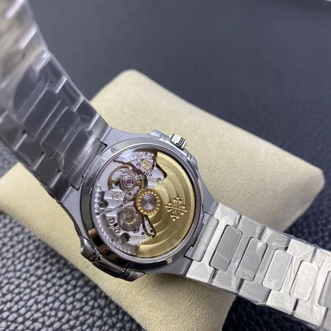 PF factory top-tier replicaPatek Philippe7018 sports elegant series women's Nautilus watch front view