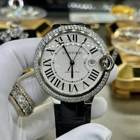top-tier watch Cartier men's white dial black belt blue balloon 42mm automatic movementleather strap watch detail shots