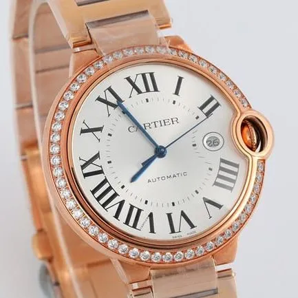 V6 factory top-tier watch Cartier automatic movement blue balloon series men's white dialsteel bracelet watch side view