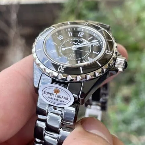 top-tier replicaChanelblack dialJ12 series ladies watch detail shots