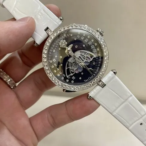 What is the material of the Van Cleef &