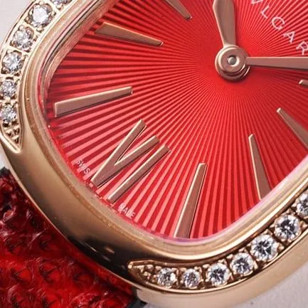 BV factory top-tier watch Bvlgari women's red plate red strap Serpenti series quartzleather strap watch side view