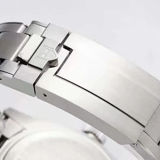 ZF Biwan Tudor1:1replica watch black dialsteel bracelet model M79470-0001clasp picture