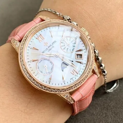 top-tier replicaPatek Philippehigh-quality ladies white dial pink belt fully automatic movementleather strap watch detail shots