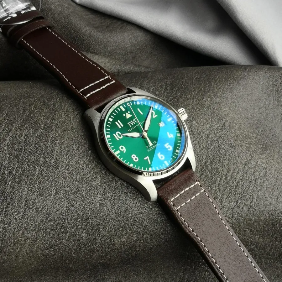 V7 pilot IWC1:1replica watch men's green dialleather strap model IW328205side live photo