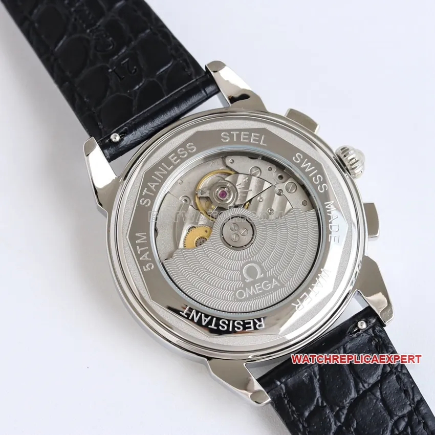 Omega Speedmaster top-tier 1:1super clonewhite dialleather strap model 332.10.41.51.01.021front live photo