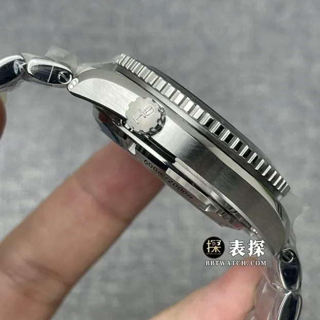 VS FactoryOmegaSeamastertop-tier 1:1high-quality watch men's black dialsteel bracelet model pictures and prices side live photo