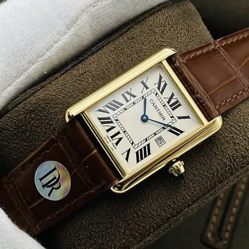 DR factory top-tier replicaCartierhigh-quality tank series couple series white dial brown belt fully automatic movementleather strap side view