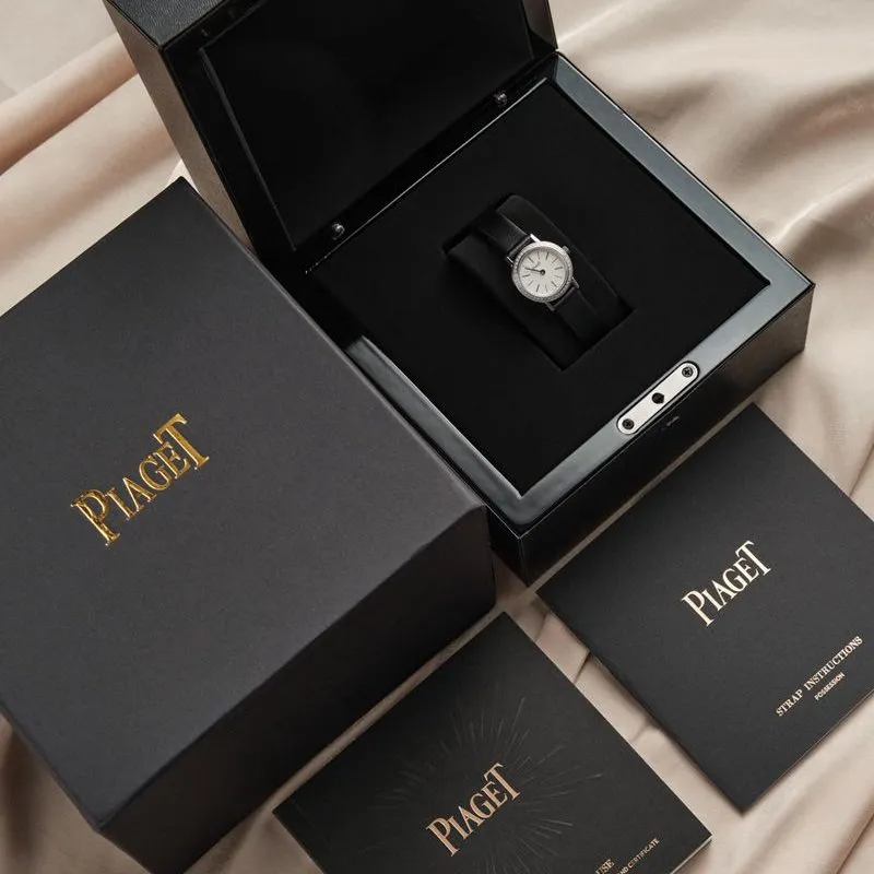 Piaget top-tiersuper watch ALTIPLANO series diamondquartz casual white dial ladies watch front view