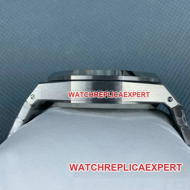 watch Royal OakAPS factory Audemars Piguetsilver dial26240front live photo