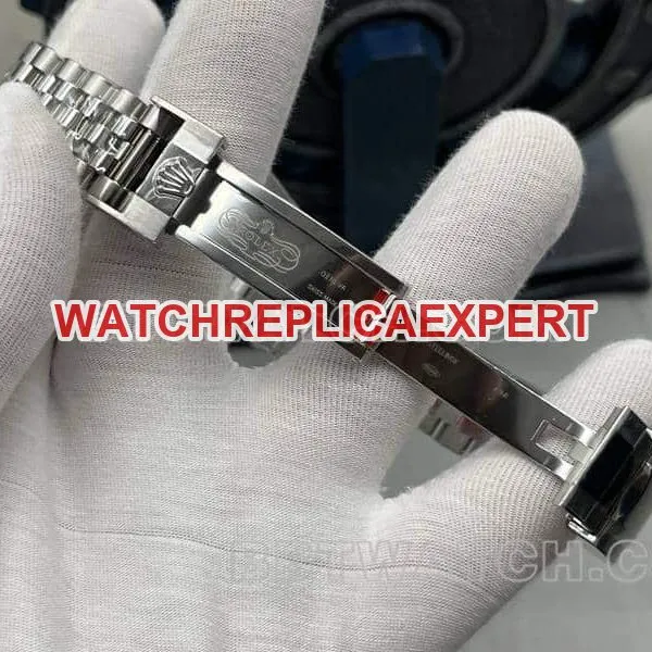 VSRolexGMT-Master type top-tier 1:1super clonePepsi bezel126710caseback live photo