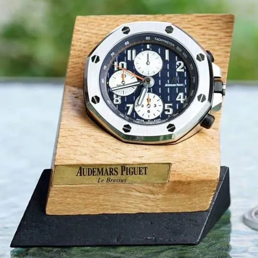 Audemars Piguet table clock replicaRoyal Oak offshore 26470 table clock ornament alarm clock detail shots
