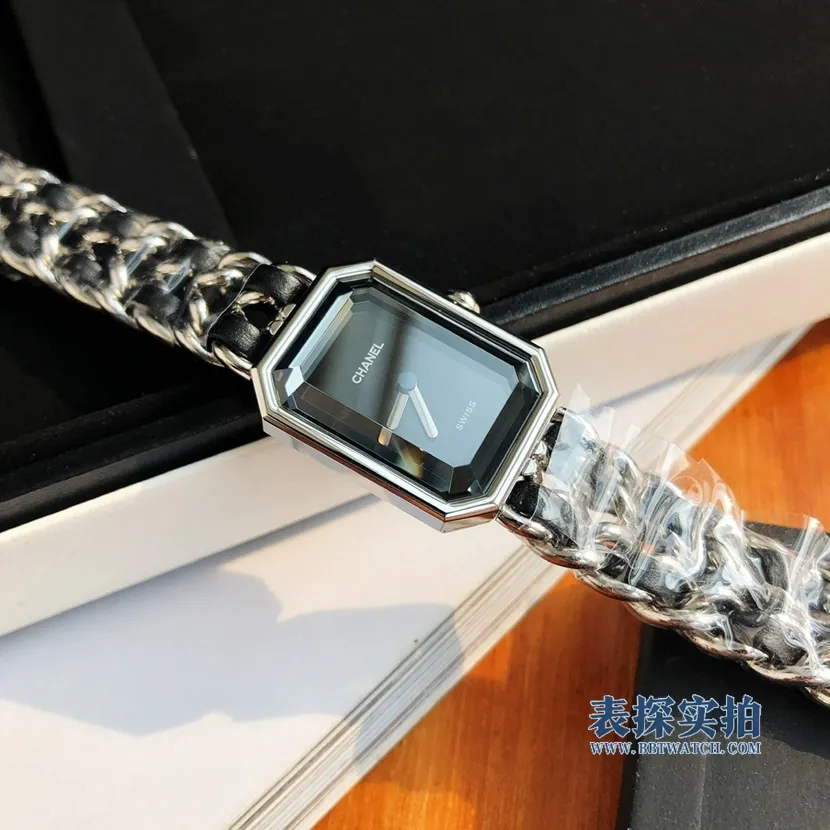 top-tier replicac factory Chanelblack dial ladies quartz watch front
