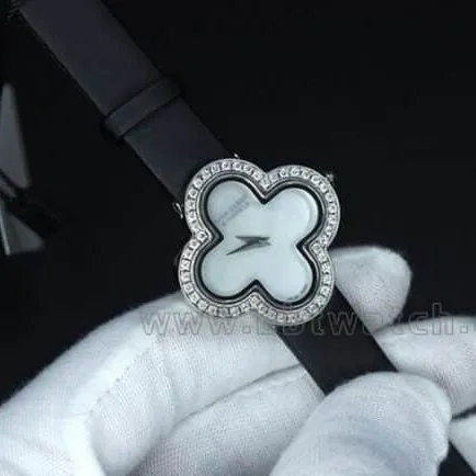 top-tier Van Cleef & Arpels four-leaf clover ladies' watchwhite dial South African real diamond silk bracelet bracelet Swiss quartz watch clasp picture