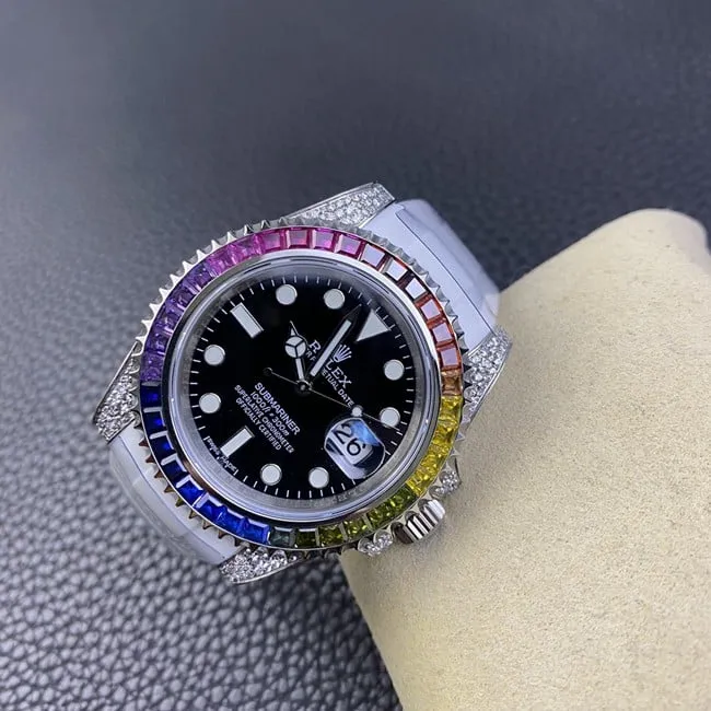 top-tier replicaRolexhigh-quality men's black dial white rubber strap fully automatic movementSubmariner series watch side view