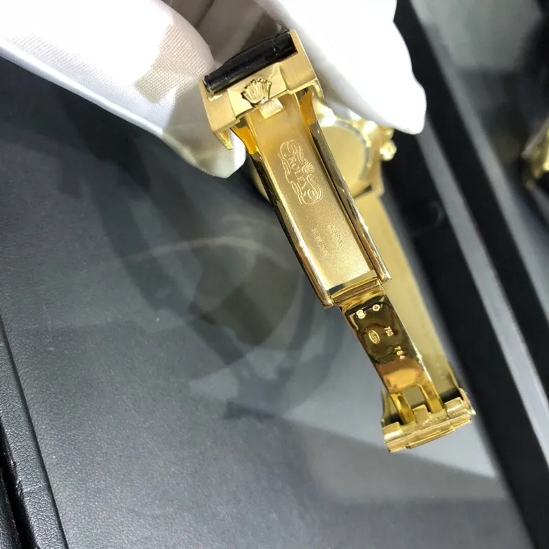 Real gold RolexreplicaDaytona series 18K gold watch 40mm front view