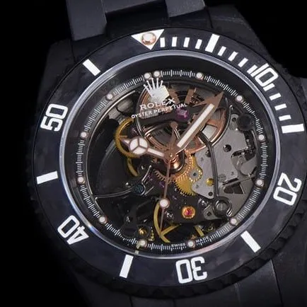 Rolextop-tier watch men's black dialsteel braceletSubmariner series mechanical watch side view