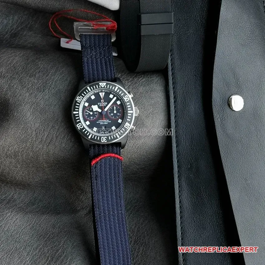 M+ factory Tudor top-tier 1:1high-quality replicablue dialchronographM25807KN-0001side live photo