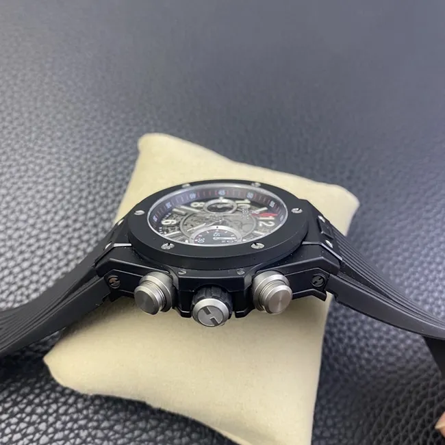 top-tier watch Hublot men's white dialrubber strap big bang series watch front view