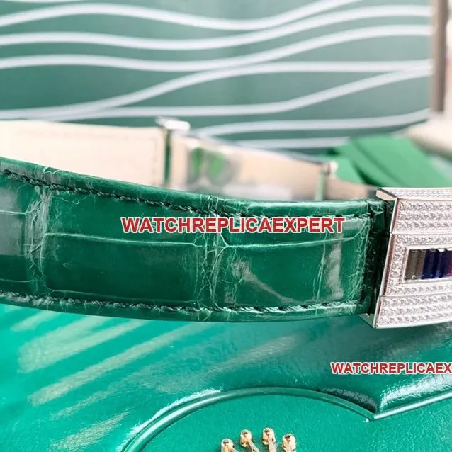 RolexSubmariner1:1super clonegreen dial rainbow diamond bezelleather strap braceletlive photos