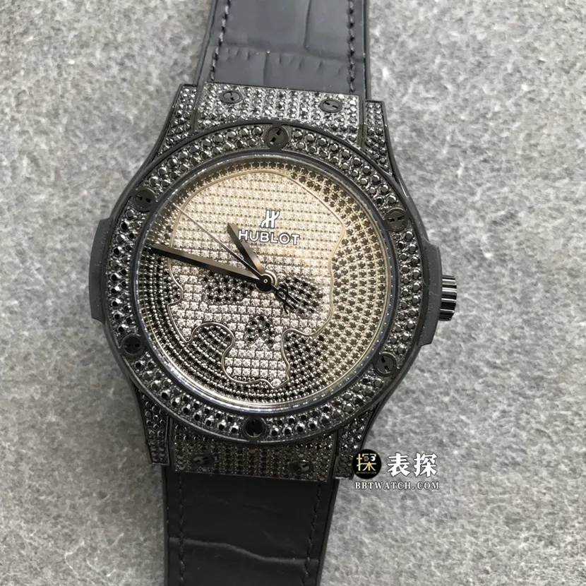 Hublotreplica ceiling, WWF classic watch, front view