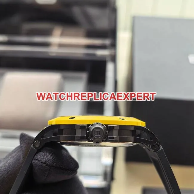 top-tier watch Bentley BL-62 peak yellow rubber braceletfront live photo