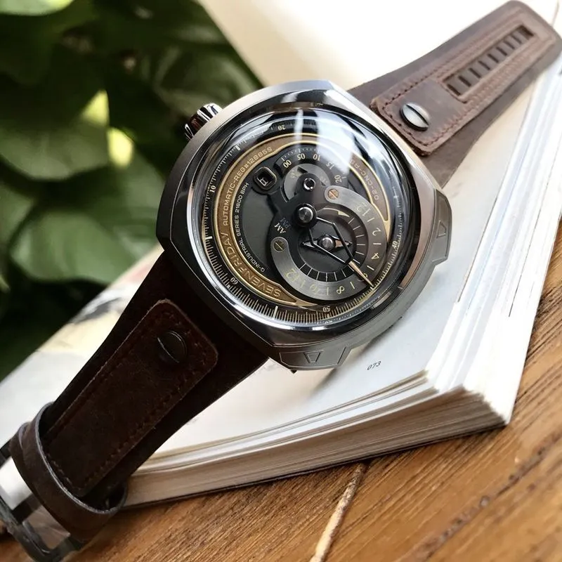 sevenday displayfive watchSevenfridayautomatic movementmen's watchside view