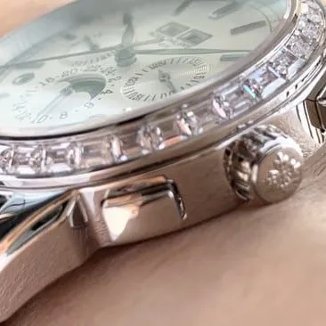 Patek Philippetop-tier watch complex function chronograph series men's white dialleather strap watch detail shots